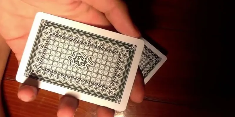 Cách nhận biết lá bài từ mặt sau - Mẹo hay ít người biết đến 4 Chi tiết cách nhận biết lá bài từ mặt sau